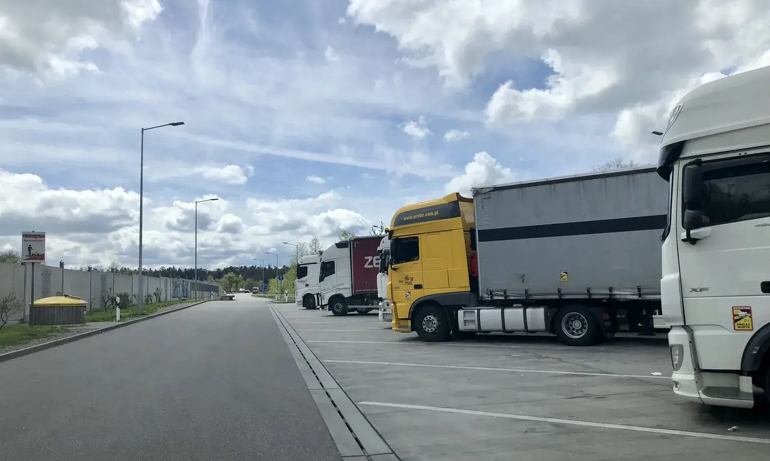 Muncă forțată și contracte fictive. O anchetă lovește un cunoscut operator de transport