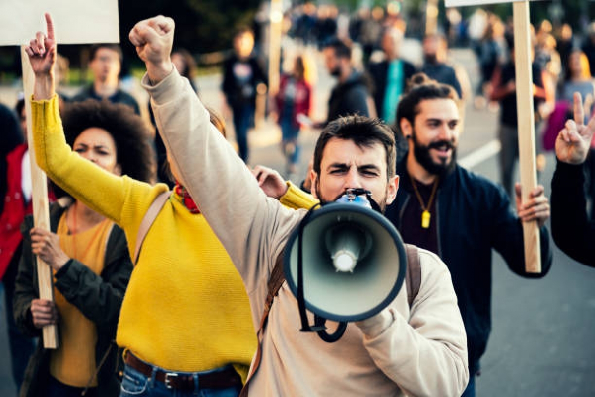 Noi proteste masive sunt anunțate la poarta Guvernului. Măsurile de austeritate, criticate aspru